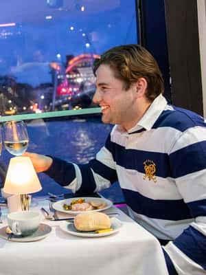 Image N°2 de Londres : Dîner-croisière sur la Tamise avec jazz en direct activité à Royaume-Uni, publiée par le prestataire