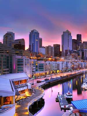 imagem n.2 de Seattle: Tour noturno panorâmico com Space Needle e Skywheel atividade em Seattle, carregada pelo fornecedor