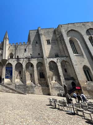 imagem n.2 de A essência da Provence: Avignon, St Rémy, les Baux, Arles atividade em Avignon, carregada pelo fornecedor