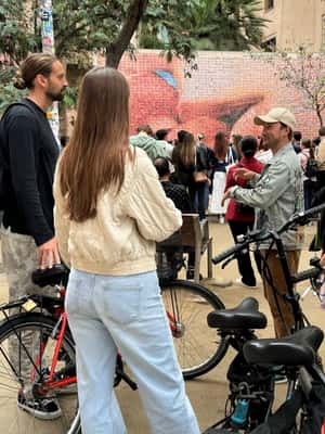 サプライヤーによってアップロードされた、バルセロナのバルセロナ：自転車またはeバイクツアー、主要観光スポットと現地の洞察の画像#2