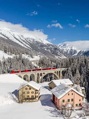 bild nr.2 av Från Milano: Bernina Red Train till St Moritz Guidad tur aktivitet i Pontresina, uppladdad av arrangören