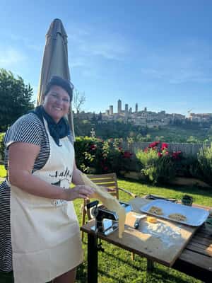 Immagine nº 2 di San Gimignano: lezione di pasta con aperitivo attività a San Gimignano, caricata dal fornitore