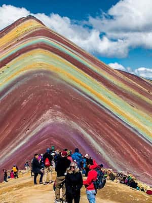 imagem n.2 de Cusco: Tour particular à Montanha Arco-Íris e ao Vale Vermelho atividade em Avanos, carregada pelo fornecedor
