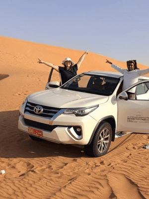 Immagine nº 2 di Muscat: tour di un giorno nel deserto di Wahiba Sands e Wadi Bani Khalid attività a Regione al-Sharqiyya, caricata dal fornitore