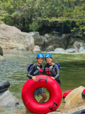 imagem n.2 de Medellín: TUBING NO RIO GUATAPÉ atividade em Guatapé, carregada pelo fornecedor