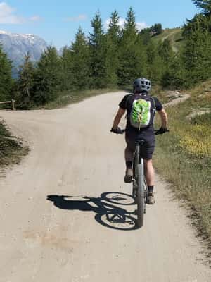 imaginea n.2 a activității Excursie cu bicicleta electrică în Sestriere de-a lungul Strada dell'Assietta, la 2.400 m altitudine în Sestriere, încărcată de organizator