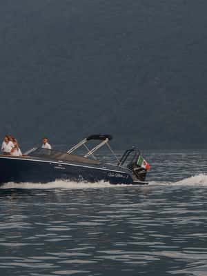 imagen n.º 2 de Lago de Como: Tour en barco privado con capitán y bebidas actividad en Varenna, subida por el proveedor