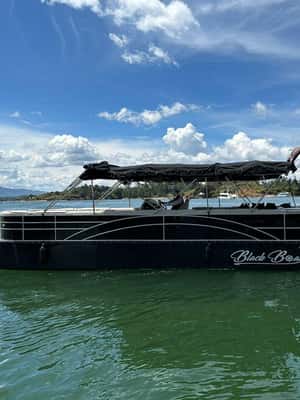 imagem n.2 de Guatapé: Cruzeiro de charutos de luxo no lago com Los Puros Hermanos atividade em Guatapé, carregada pelo fornecedor