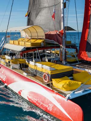 Obraz nr 2 z atrakcji Cambrils: Rejs katamaranem z napojami i opcją lunchu z grilla w Cambrils, przesłany przez organizatora