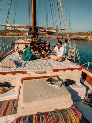 afbeelding n.2 van Corfu: Cruise bij zonsondergang op een traditioneel houten zeiljacht activiteit in West-Griekenland, geüpload door aanbieder