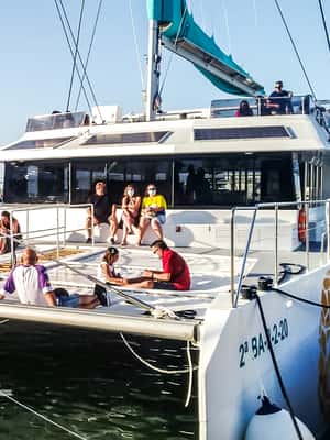 imagen n.º 2 de Málaga: Crucero en Catamarán a Vela con Baño y DJ Opcional actividad en Málaga, subida por el proveedor