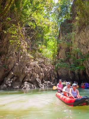 afbeelding n.2 van Van Phuket: Phang Nga Bay en kanotocht per grote boot activiteit in Golf van Thailand, geüpload door aanbieder
