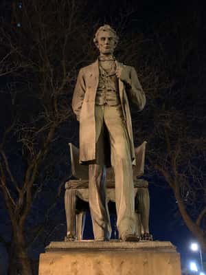 imagen n.º 2 de Lincoln Park Historia Embrujada Tour a pie de fantasmas actividad en Chicago, subida por el proveedor