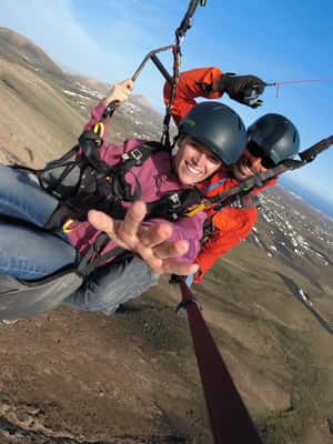 Immagine nº 2 di Lanzarote: Volo in parapendio tandem su Lanzarote attività a Caleta de Famara, caricata dal fornitore