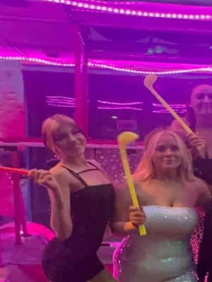 foto no. 2 dari aktivitas Belfast: Tur Golf Pub 2 Jam dengan Sepeda Pesta di Kota Belfast, diunggah oleh pemasok