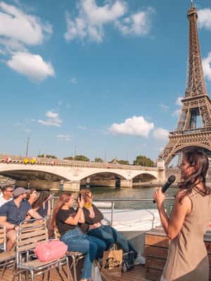 image n.2 of Paris: Fast access Seine River Cruise from Eiffel Tower activity in Paris, uploaded by supplier