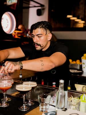 billede nr.2 af aktiviteten Rotterdam centrum: Cocktail Bar Byvandring - Selvstændig guidet i Amsterdam, uploadet af udbyder