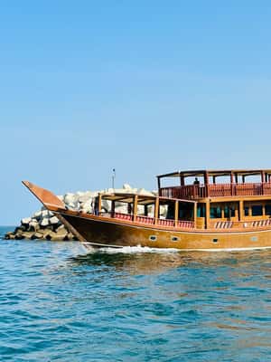 Immagine nº 2 di Muscat - Crociera costiera e al tramonto in dhow omanita (2 ore) attività a Mascate, caricata dal fornitore