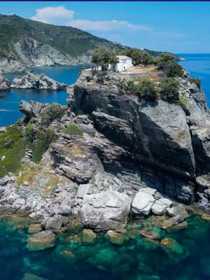imagen n.º 2 de Skiathos: Crucero privado en lancha rápida por la isla de Skopelos actividad en Tesalia, subida por el proveedor