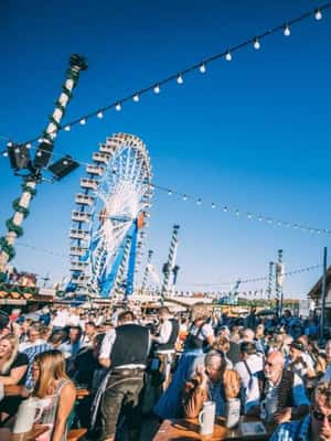 imagen n.º 2 de Múnich: Velada en la Gran Carpa de la Cerveza de la Oktoberfest con reserva de mesa incluida actividad en Múnich, subida por el proveedor