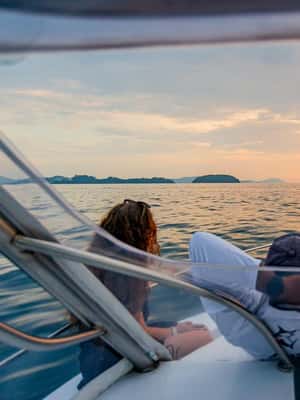 Immagine nº 2 di Costa Rica: avvistamento delfini e snorkeling con charter privato attività a Santa Cruz, Costa Rica, caricata dal fornitore