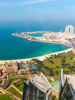 imagem n.2 de Excursão guiada de meio dia a Abu Dhabi com serviço de busca no aeroporto e no porto atividade em Abu Dhabi, carregada pelo fornecedor