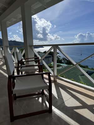 slika br. 2 iz kolekcije Bequia: Tradicionalna kuća na brdu i pješačka tura Belmontom aktivnosti u mjestu Port Elizabeth, prenio opskrbni partner