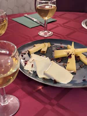 Image N°2 de Lyon : Visite guidée culinaire en soirée activité à Lyon, publiée par le prestataire