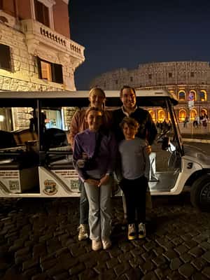 Image N°2 de Rome : Visite touristique nocturne en voiturette de golf privée et Aperitivo activité à Rome, publiée par le prestataire