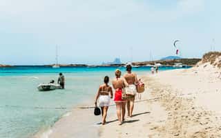 imagem n.4 de De Ibiza: Passeio à vela até Formentera com paragens na praia atividade em Ilhas Baleares, carregada pelo fornecedor