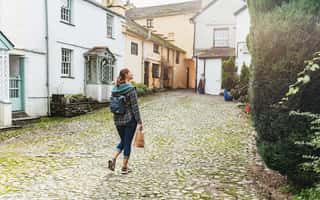 imagem n.3 de De Manchester: Excursão de autocarro a Lake District e cruzeiro guiado por Windermere atividade em Grasmere, carregada pelo fornecedor