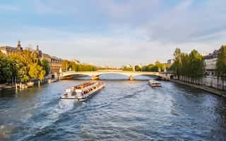 imagem n.3 de Paris: Acesso reservado ao Louvre e cruzeiro de barco atividade em Paris, carregada pelo fornecedor