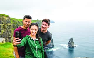 Image N°3 de Au départ de Dublin : Excursion d'une journée aux falaises de Moher, au Burren et à la ville de Galway activité à Connacht, publiée par le prestataire