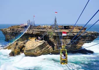 7. Praia de Timang