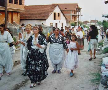 Skopje: Shutka and Aqueduct Guided Tour with Coffee
