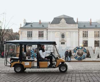 Krakow: City Sightseeing Tour by Golf Cart