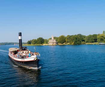 Potsdam: barco de vapor original Gustav de 1908. Propulsado por carbón, excursión en barco