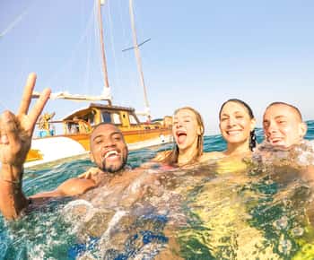 Positano : aventure en bateau de 6 heures, visite des grottes et des plages d'Amalfi