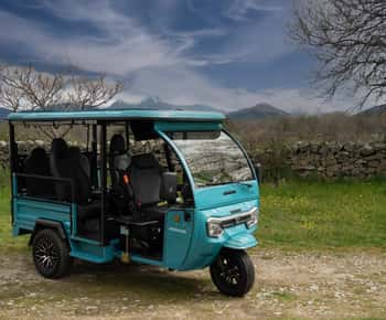 Malaga: Tour in a comfortable, modern, eco-friendly, and socially conscious electric tuk tuk.