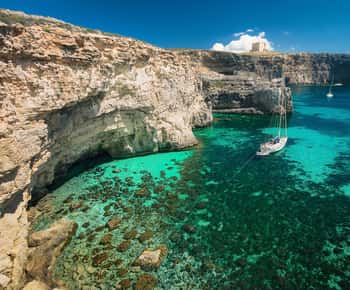 A St. Julian'sból: Comino és a Kék Lagúna kirándulás motorcsónakkal