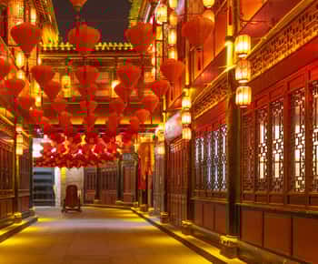 Chengdu: City Walking Tour with Food and Culture Stops
