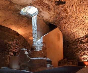 Underground Toledo Tour in English: Discover Hidden History