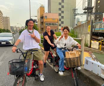Tokio: tour nocturno en bicicleta eléctrica con la Torre de Tokio y espectáculo de delfines