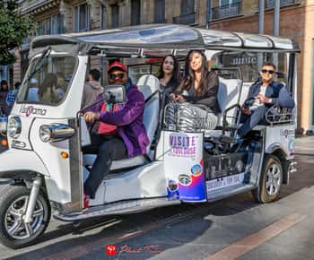 Toulouse: Electric Tuk-Tuk Tour with Photo Stops and Audio