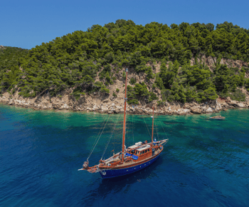 Skiathos: Holzsegelboot Ganz- oder Halbtagestour mit Mahlzeit