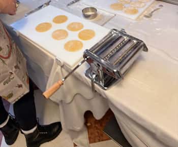 Bari: Clase de Cocina de Pasta y Tiramisú con Vino