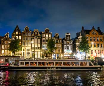 Amsterdam: Abendliche Schifffahrt mit optionalem Wein und Snacks
