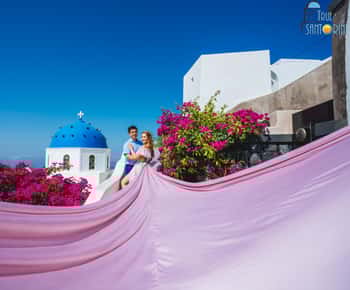 Santorini: Sessão fotográfica com vestido voador e fotos editadas