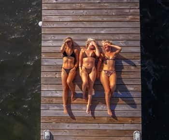 San Pedro: Secret Beach Booze Cruise with Local Guide