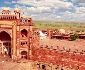 From Delhi: Vrindavan and Fatehpur Sikri Private Day Tour